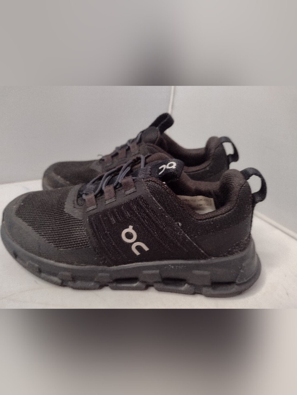 On Running CloudSwift Kids Youth Black 11.5 Running Shoes Sneakers A1